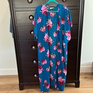 Floral Kimono with Floral print detail.